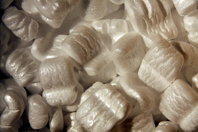 polystyrenová výplň na balení věcí